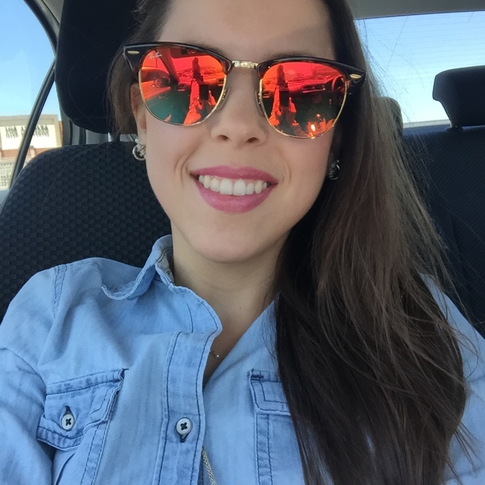 Meet your Posher, Laura